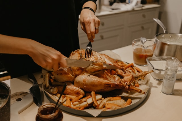 How long can cooked chicken last in the fridge?